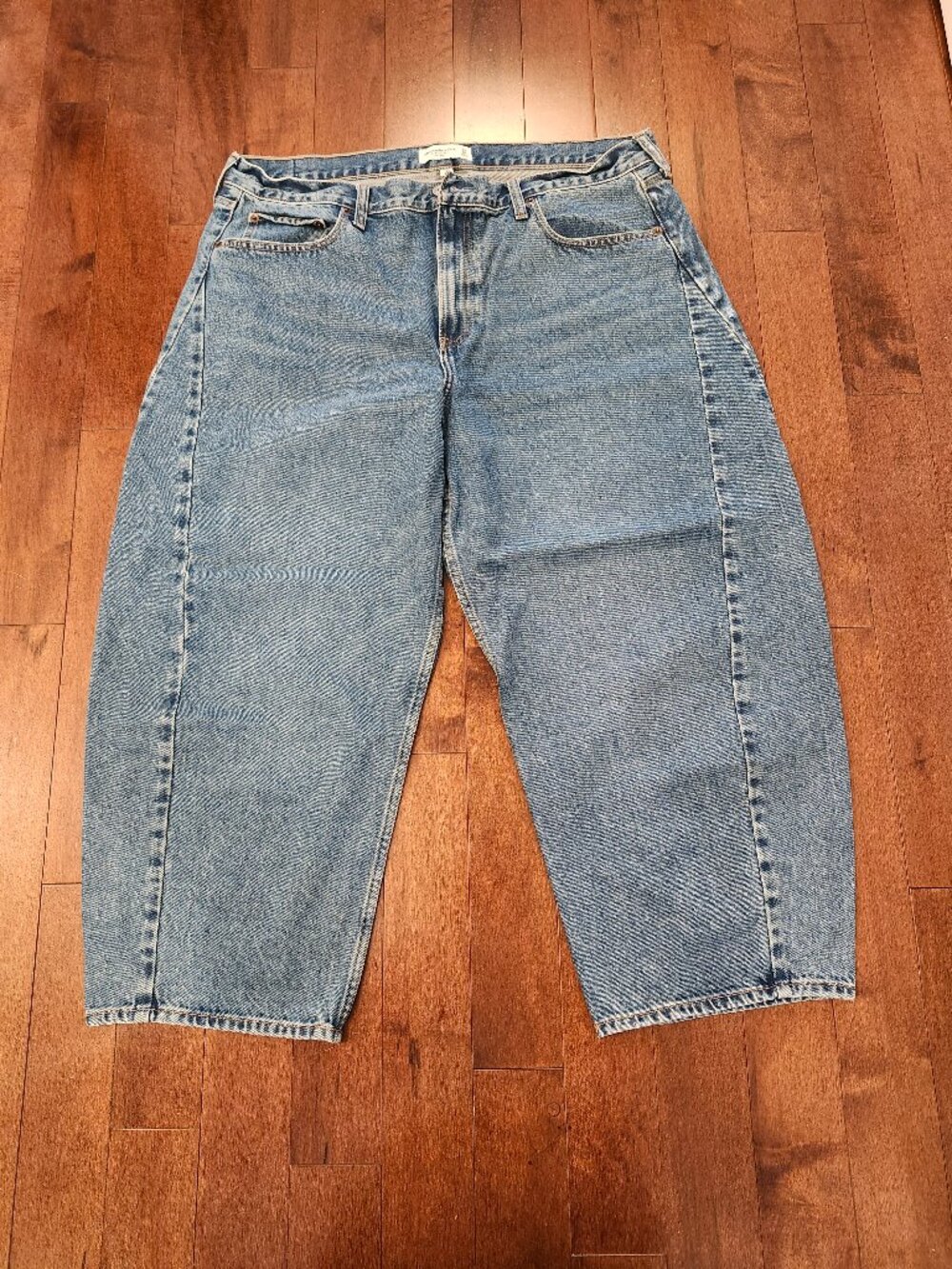 Abercrombie & Fitch women's The Barrel Jean Mid Rise in size 33